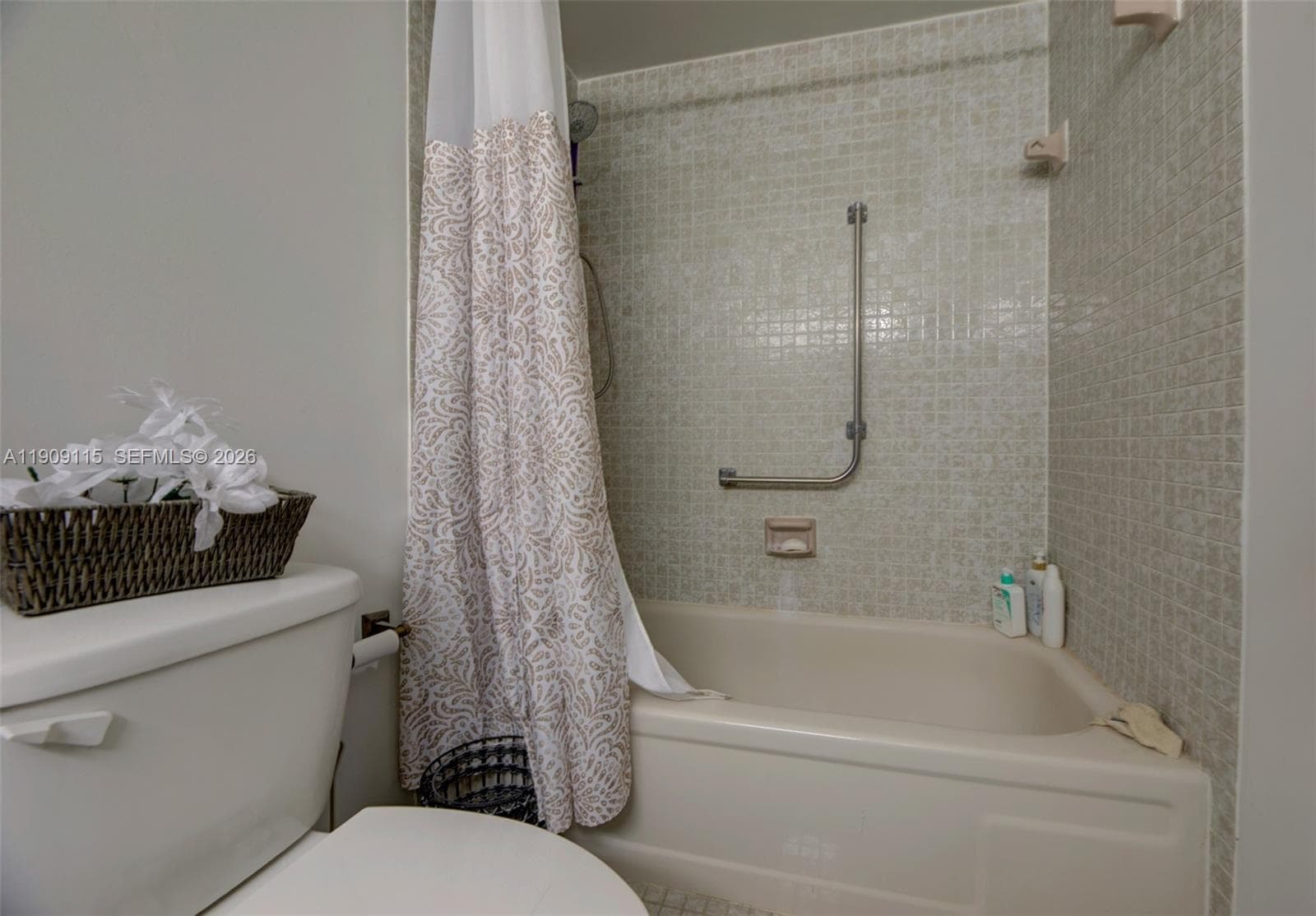 HILLCREST EAST · #212 in Hollywood - Photo 80
