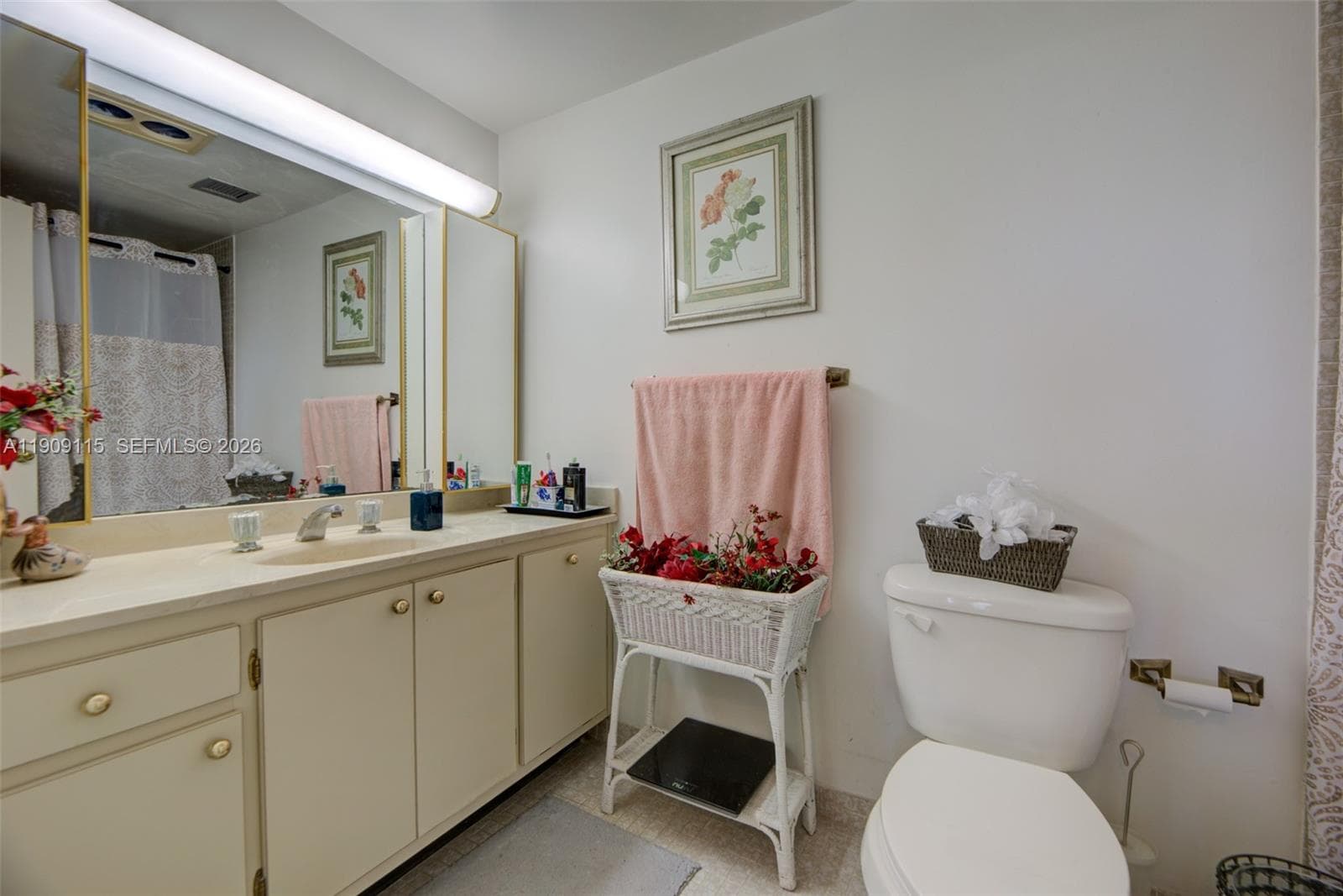 HILLCREST EAST · #212 in Hollywood - Photo 79