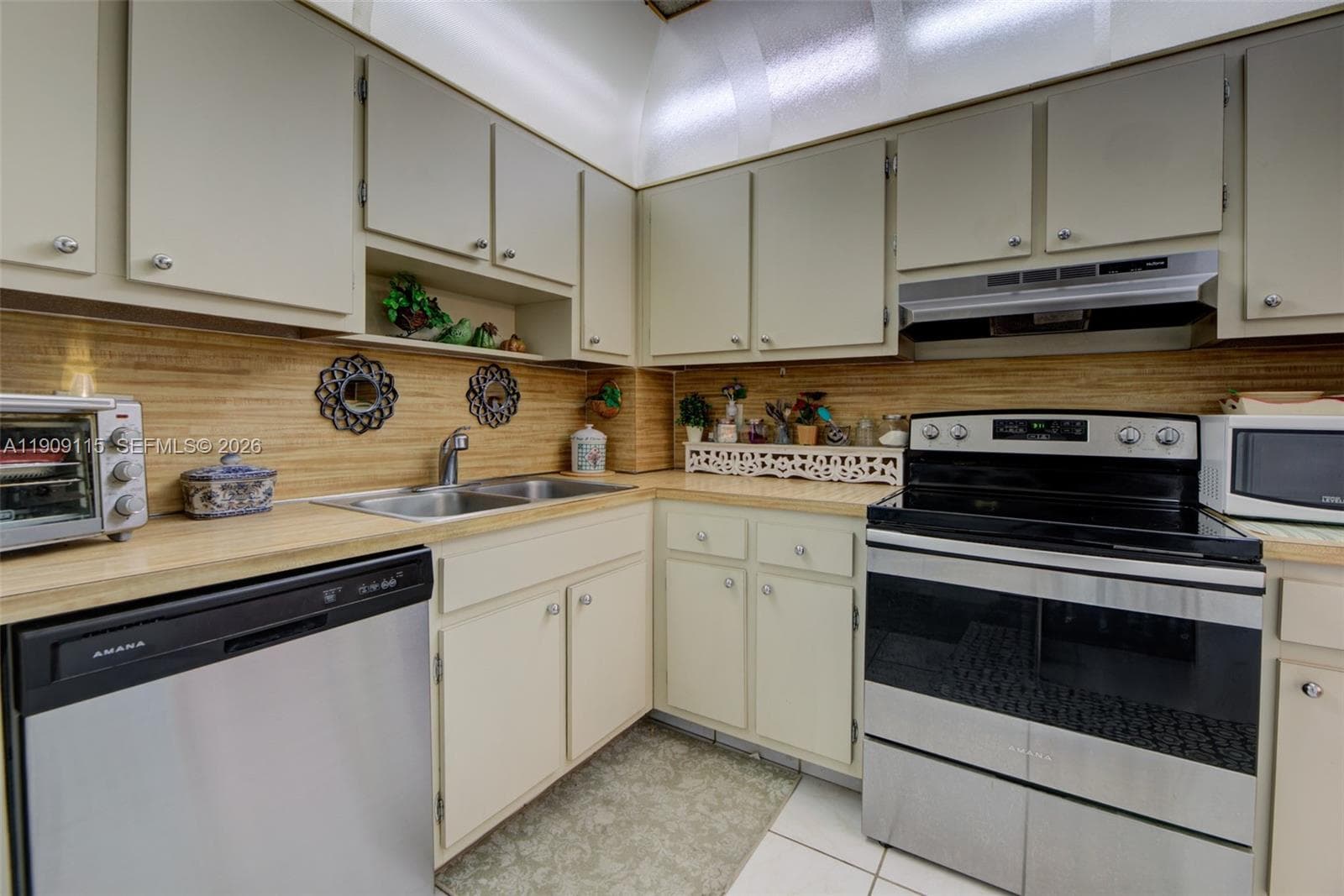HILLCREST EAST · #212 in Hollywood - Photo 70