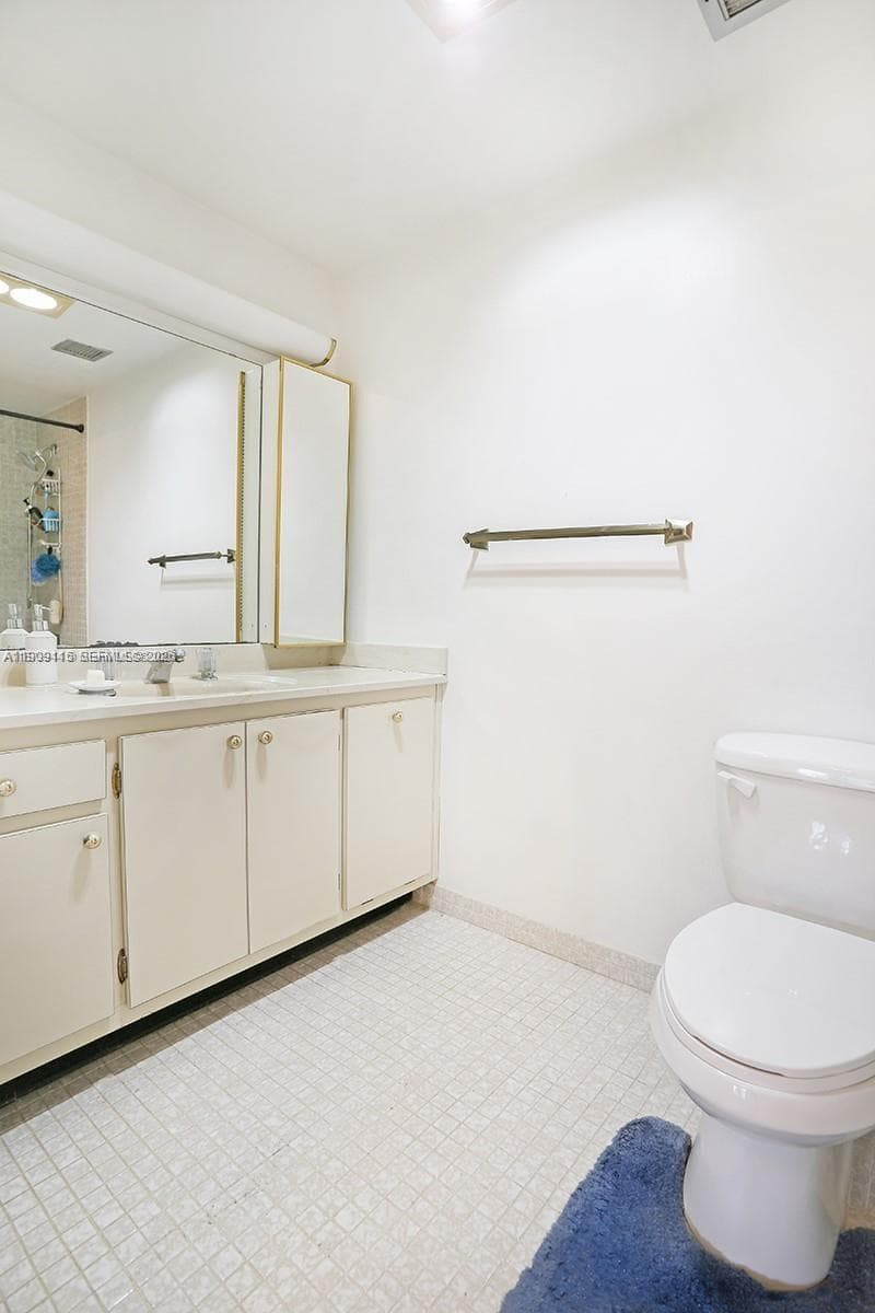 HILLCREST EAST · #212 in Hollywood - Photo 8