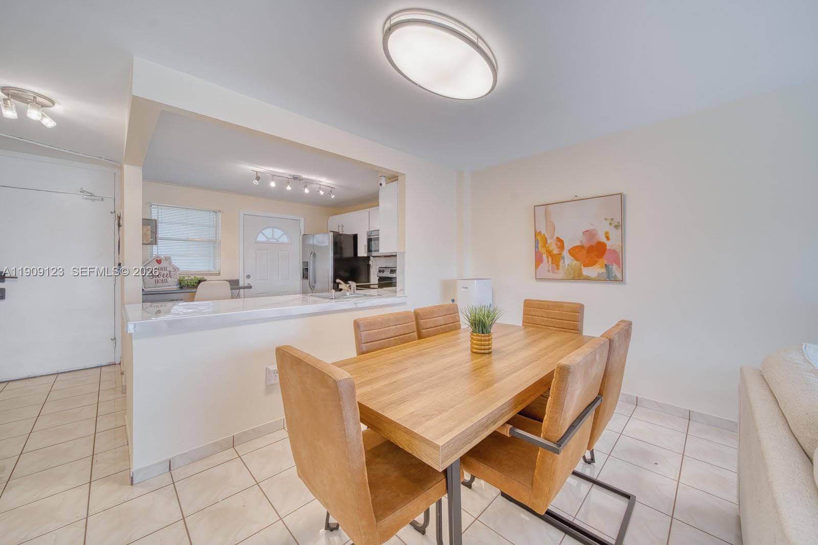 Spacious and bright living area perfect for relaxing or entertaining.