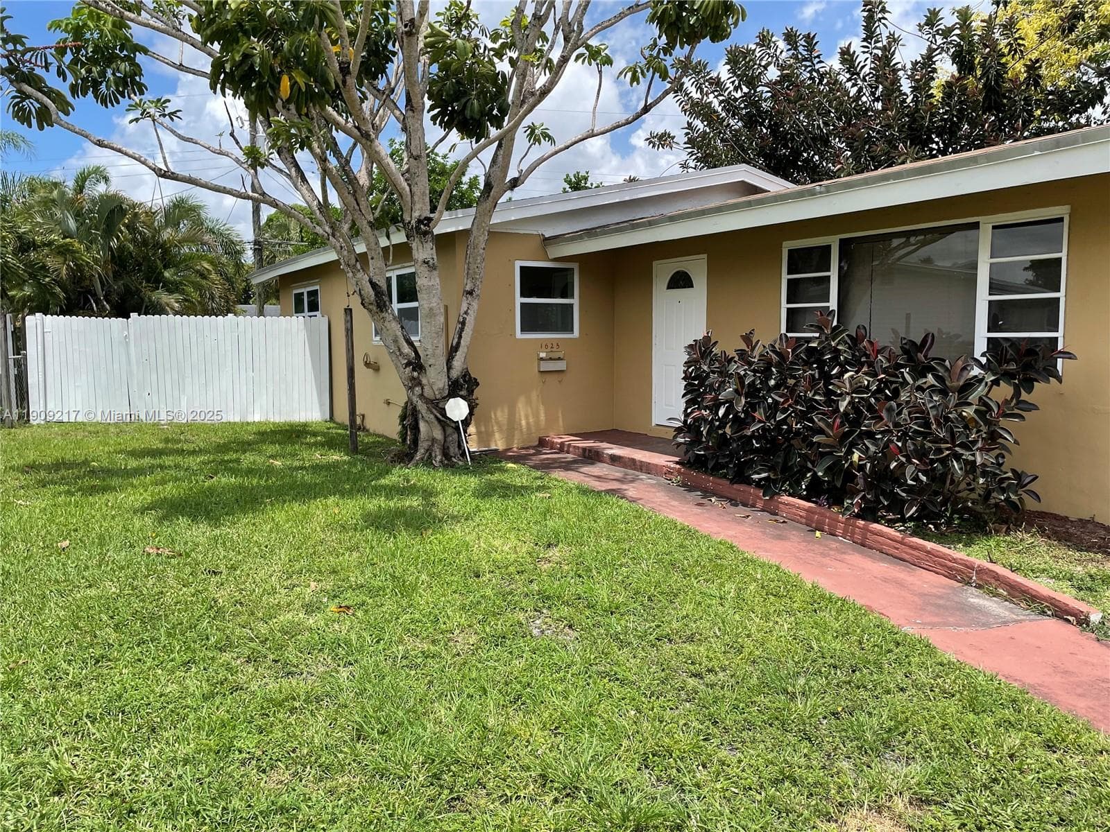1625 NW 9th Ave #1625 photo 1