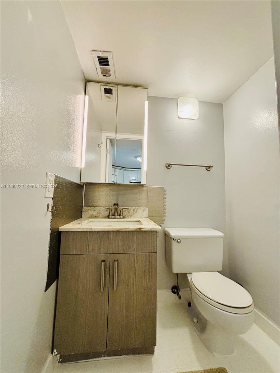 Imperial Towers · #622 in Hallandale Beach - Photo 25