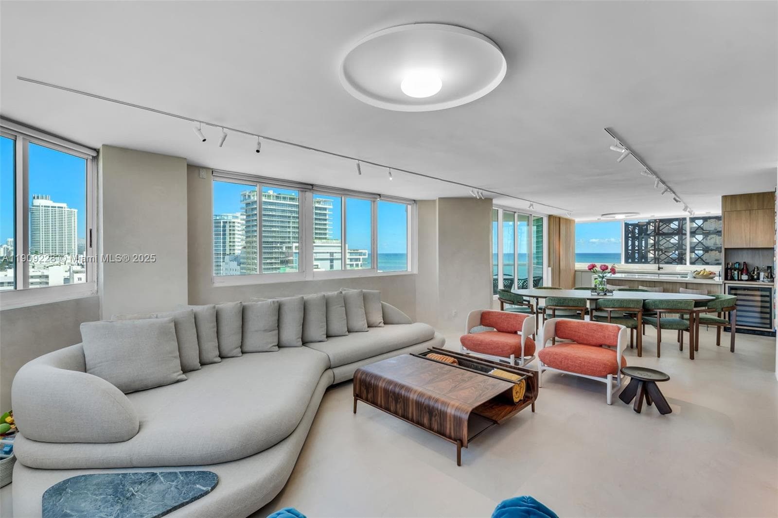 KING DAVID TOWERS CONDO · #1201 in Miami Beach - Photo 2