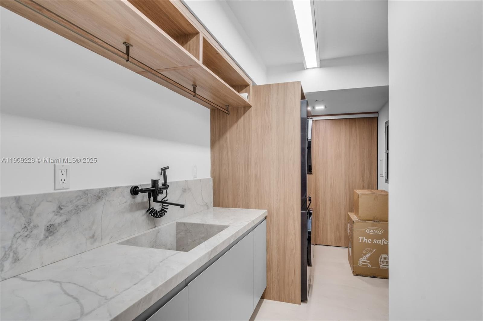 KING DAVID TOWERS CONDO · #1201 in Miami Beach - Photo 42