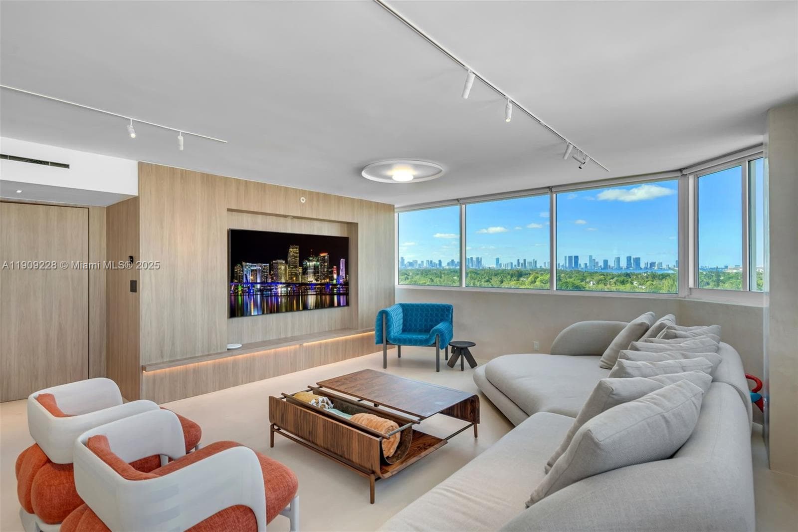 KING DAVID TOWERS CONDO · #1201 in Miami Beach - Photo 3