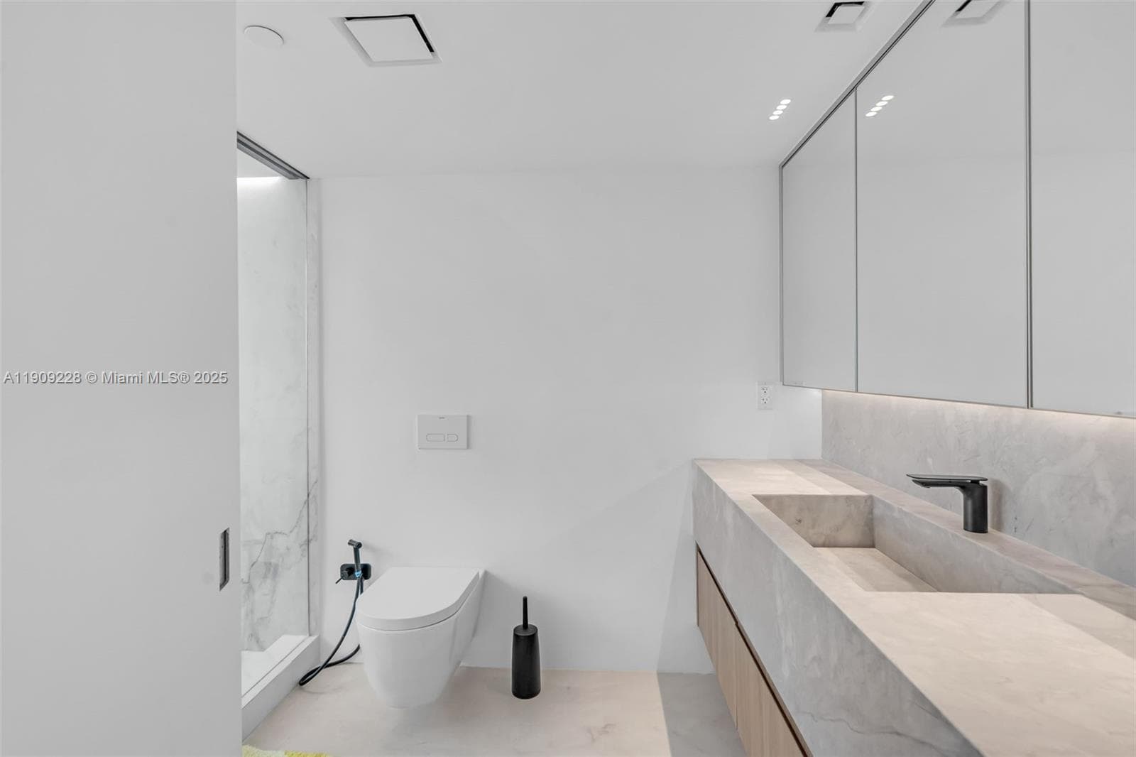 KING DAVID TOWERS CONDO · #1201 in Miami Beach - Photo 33