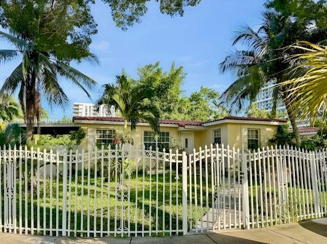 2701 SW 29th Ave photo 3