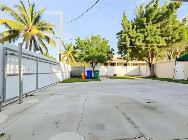 2701 SW 29th Ave photo 14