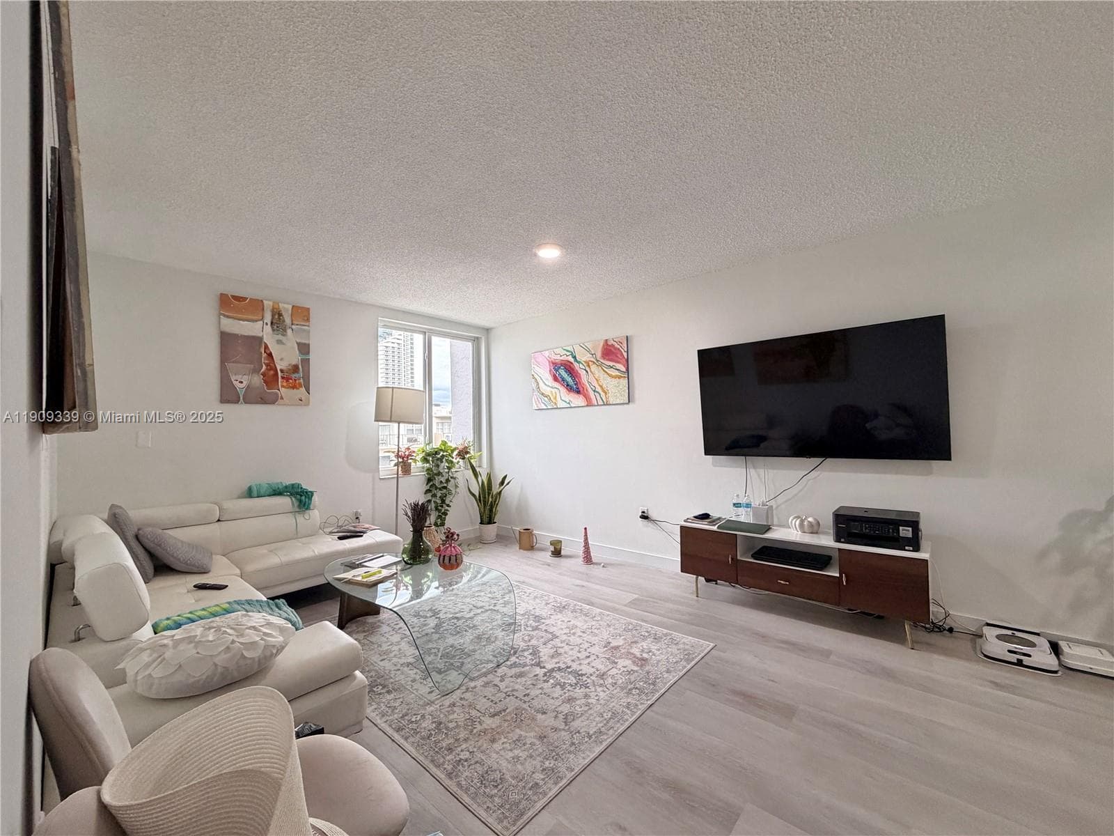 CARIBBEAN BREEZE CONDO · #505 in Sunny Isles Beach - Photo 1