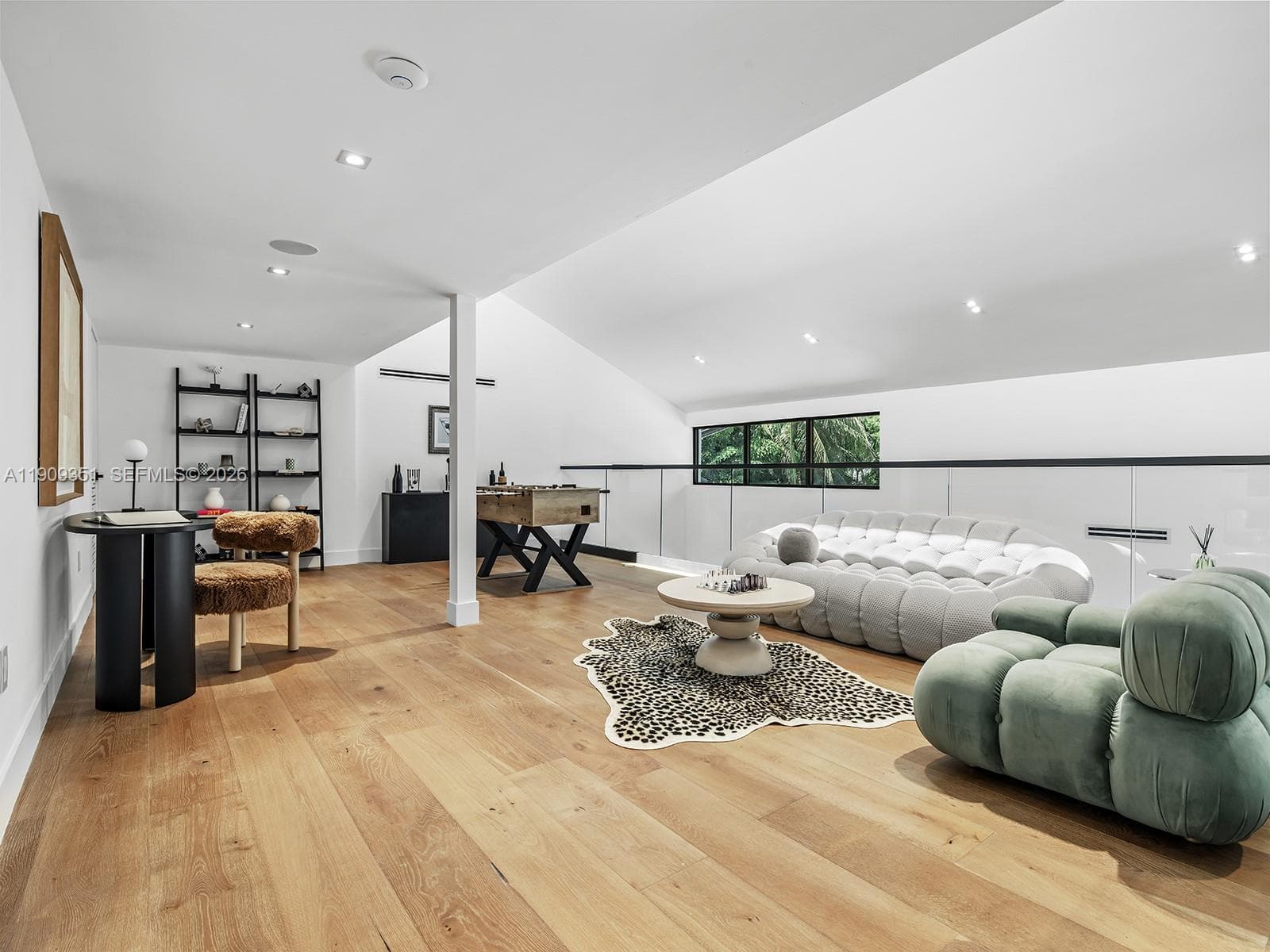7910 Los Pinos Cir photo 18