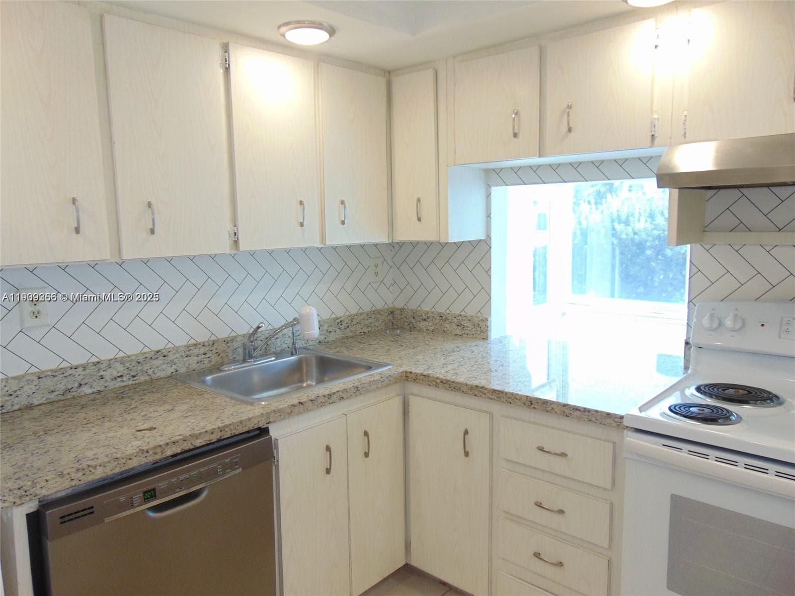CARIBBEAN BREEZE CONDO · #303 in Sunny Isles Beach - Photo 7