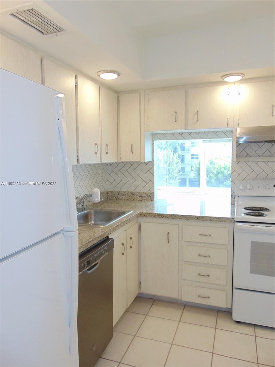 CARIBBEAN BREEZE CONDO · #303 in Sunny Isles Beach - Photo 8