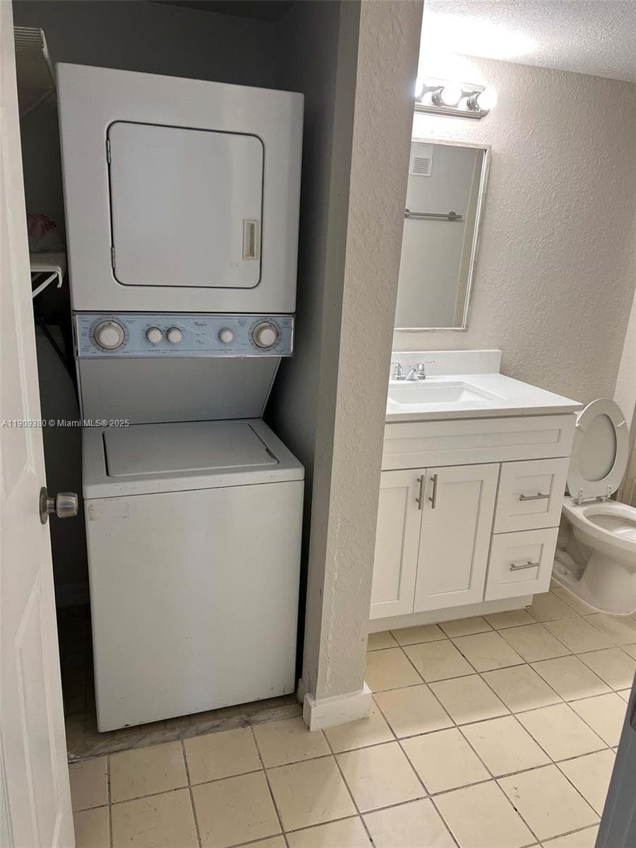 WINDWARD LAKES CONDO · #H103 in Pompano Beach - Photo 12