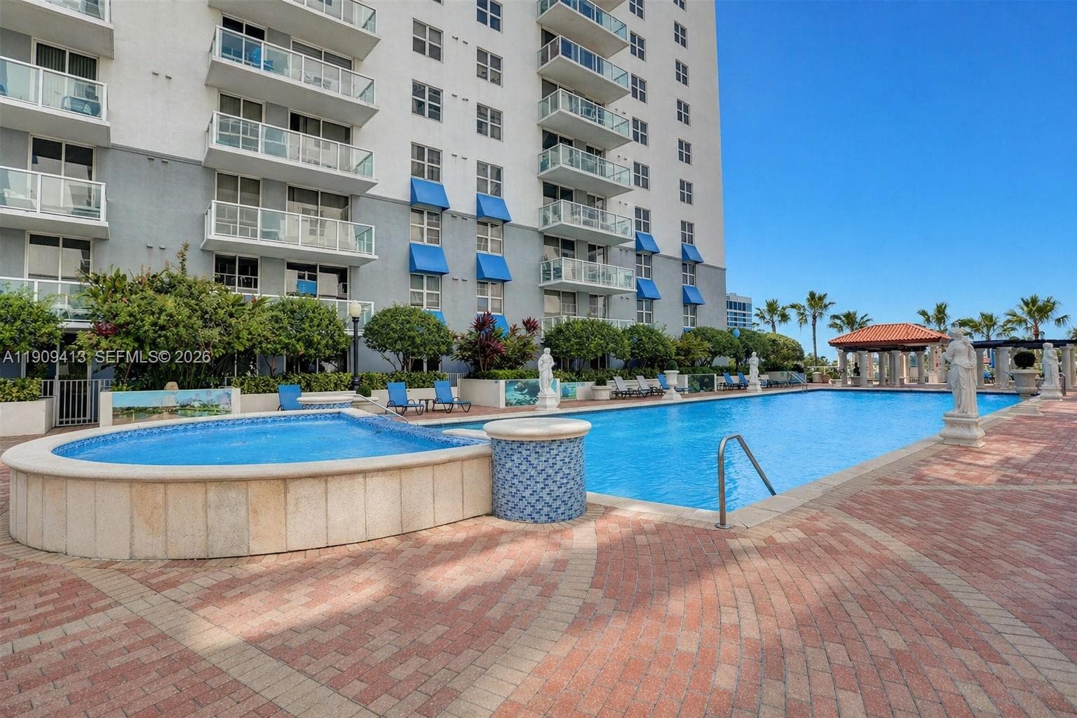 BLUE LAGOON CONDO · #1217 in Miami - Photo 2