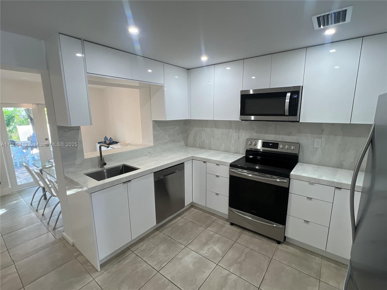 12685 NW Miami Ct photo 22