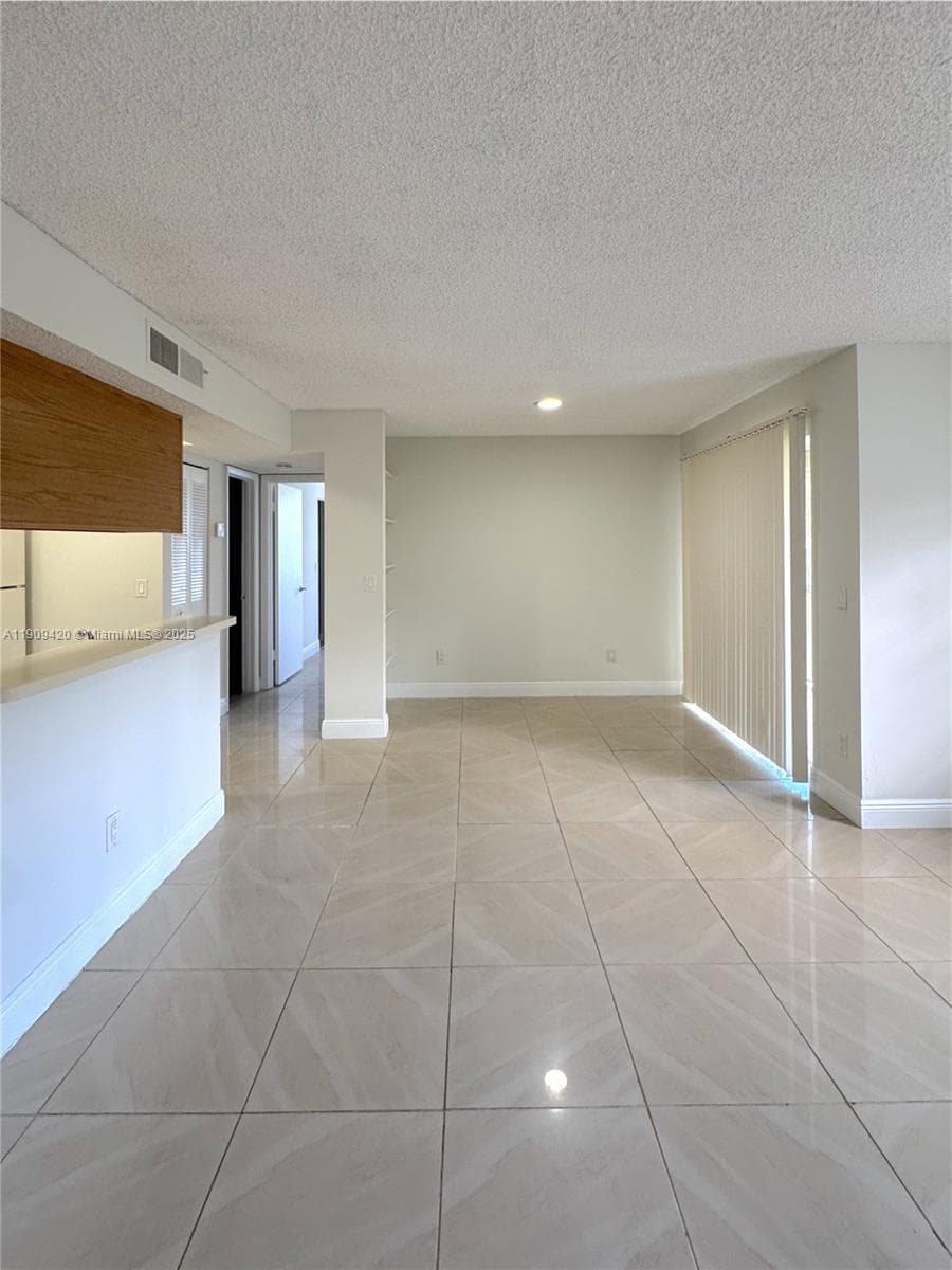 ROYAL POINCIANA CONDO · #914 in Pompano Beach - Photo 6