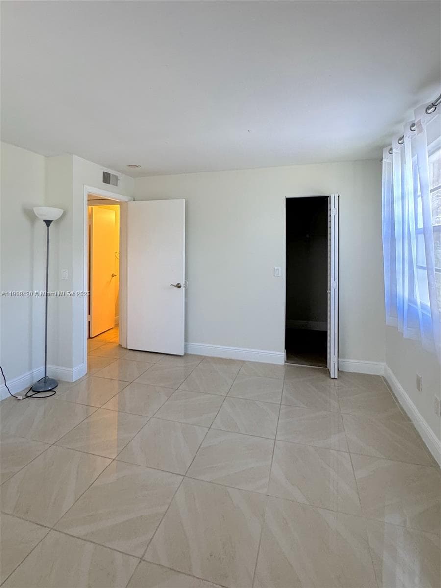 ROYAL POINCIANA CONDO · #914 in Pompano Beach - Photo 13