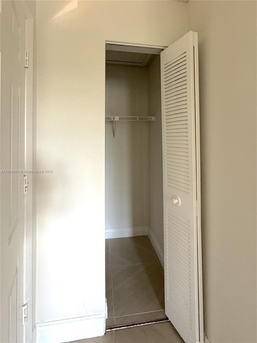 ROYAL POINCIANA CONDO · #914 in Pompano Beach - Photo 16
