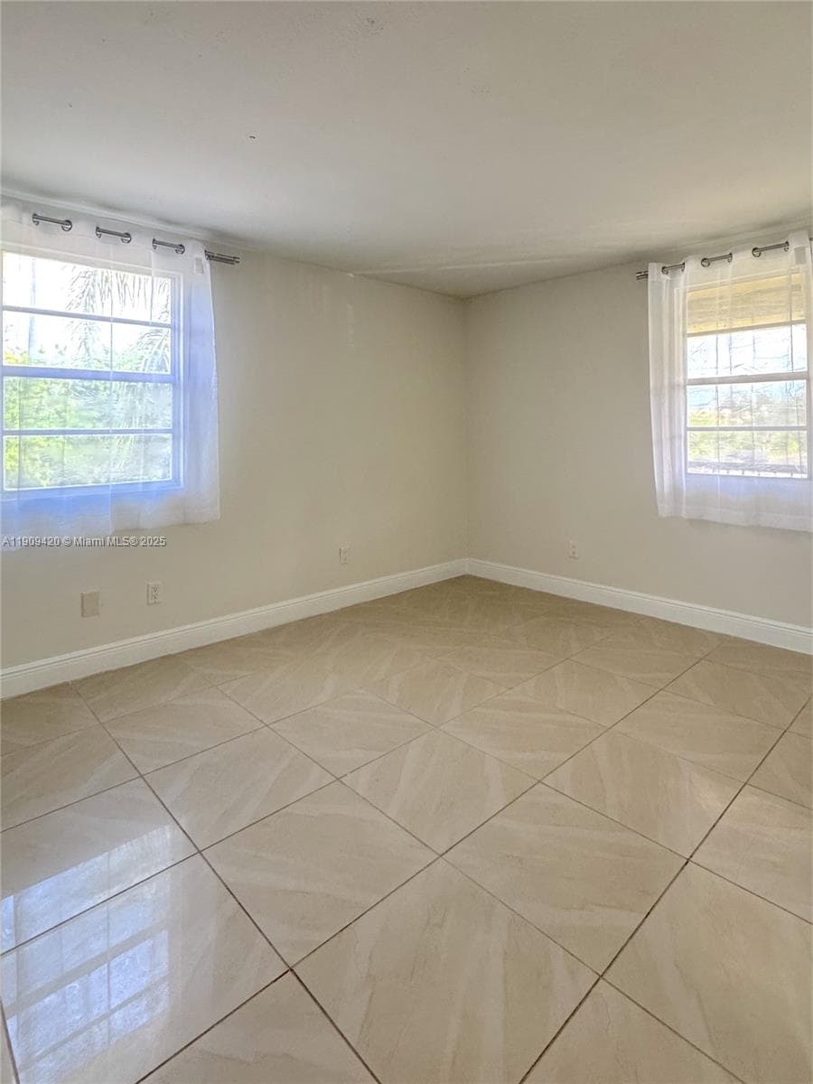 ROYAL POINCIANA CONDO · #914 in Pompano Beach - Photo 12
