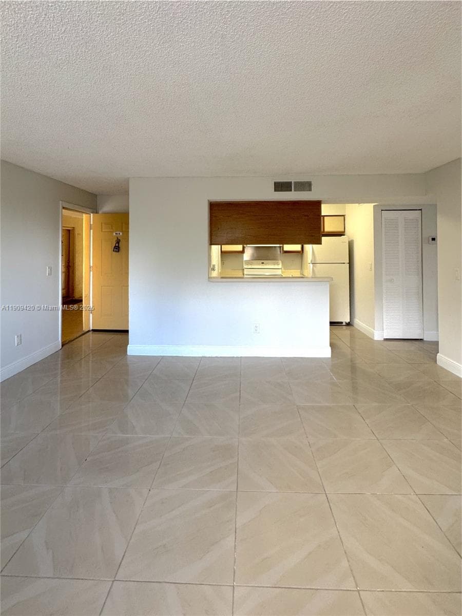 ROYAL POINCIANA CONDO · #914 in Pompano Beach - Photo 7