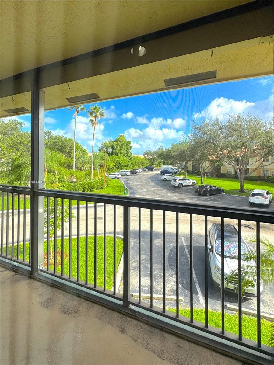 ROYAL POINCIANA CONDO · #914 in Pompano Beach - Photo 15
