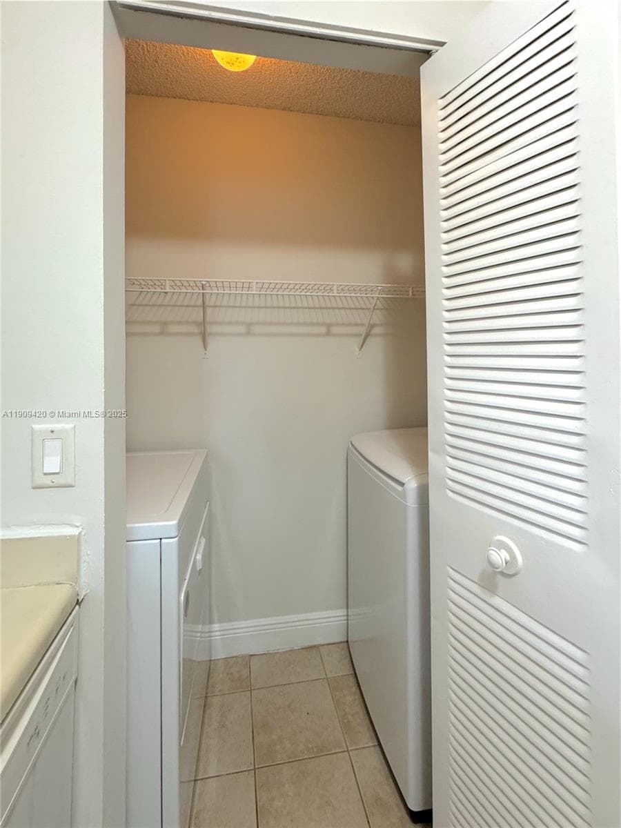 ROYAL POINCIANA CONDO · #914 in Pompano Beach - Photo 4