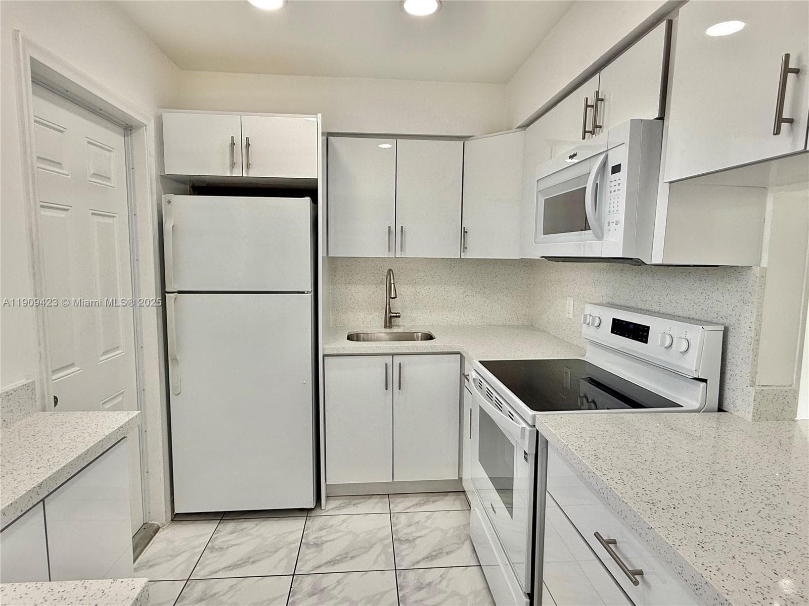 BISC LAKE GARDENS CONDO N · #D221 in Aventura - Photo 7