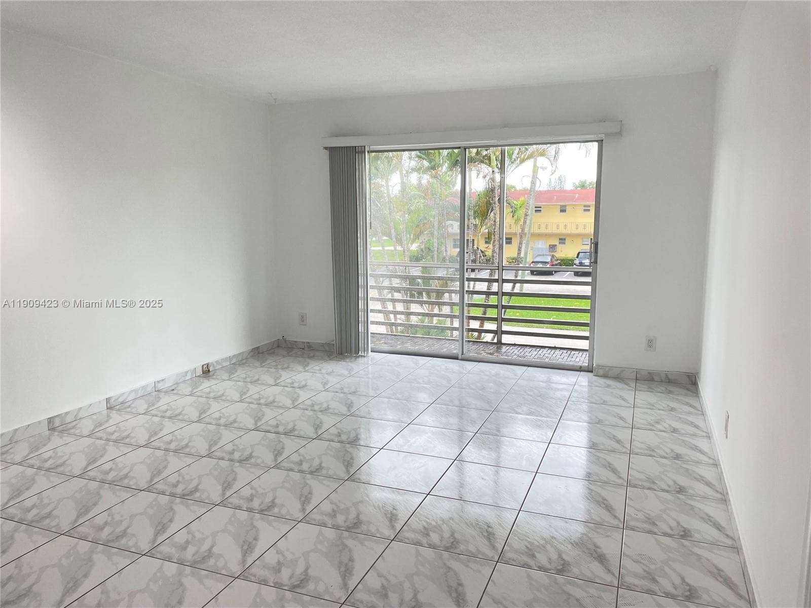 BISC LAKE GARDENS CONDO N · #D221 in Aventura - Photo 5