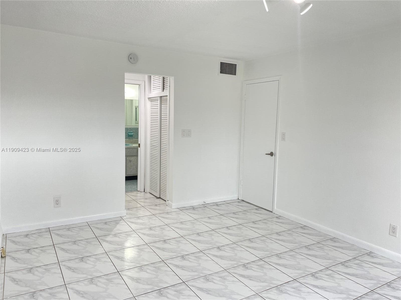 BISC LAKE GARDENS CONDO N · #D221 in Aventura - Photo 11