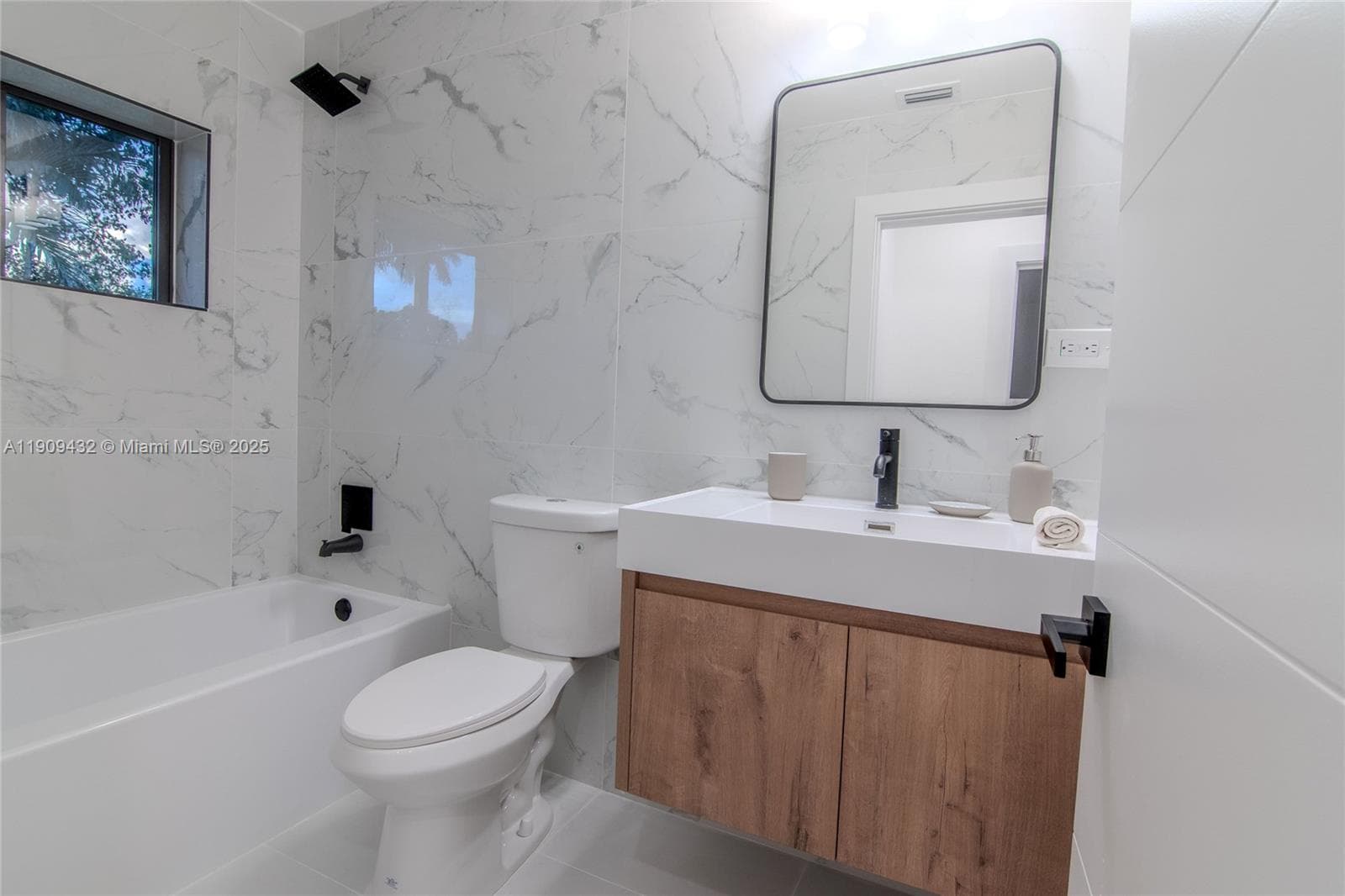 552 W Evanston Cir photo 16