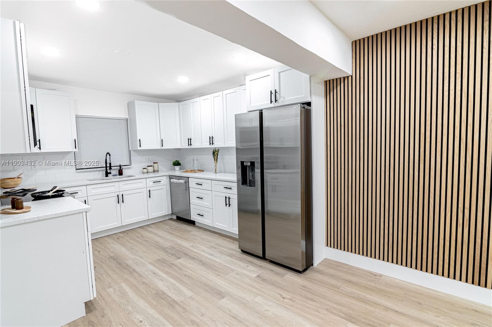 552 W Evanston Cir photo 9
