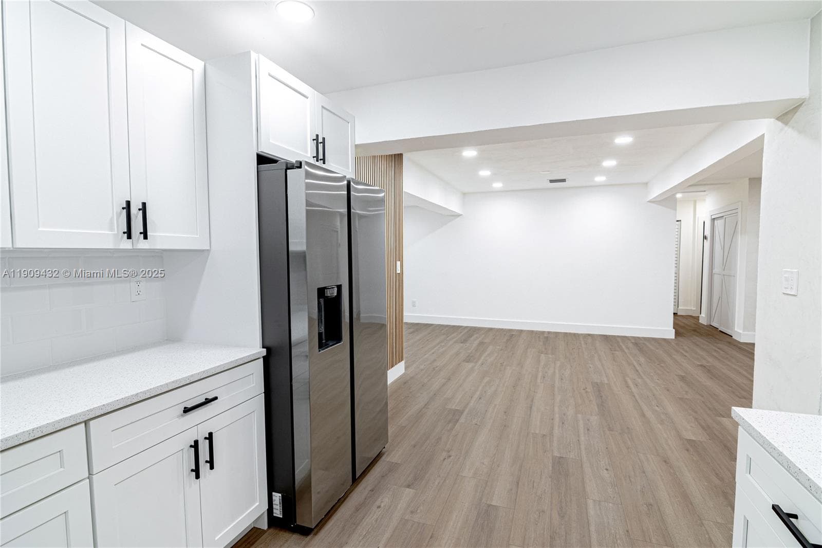 552 W Evanston Cir photo 8