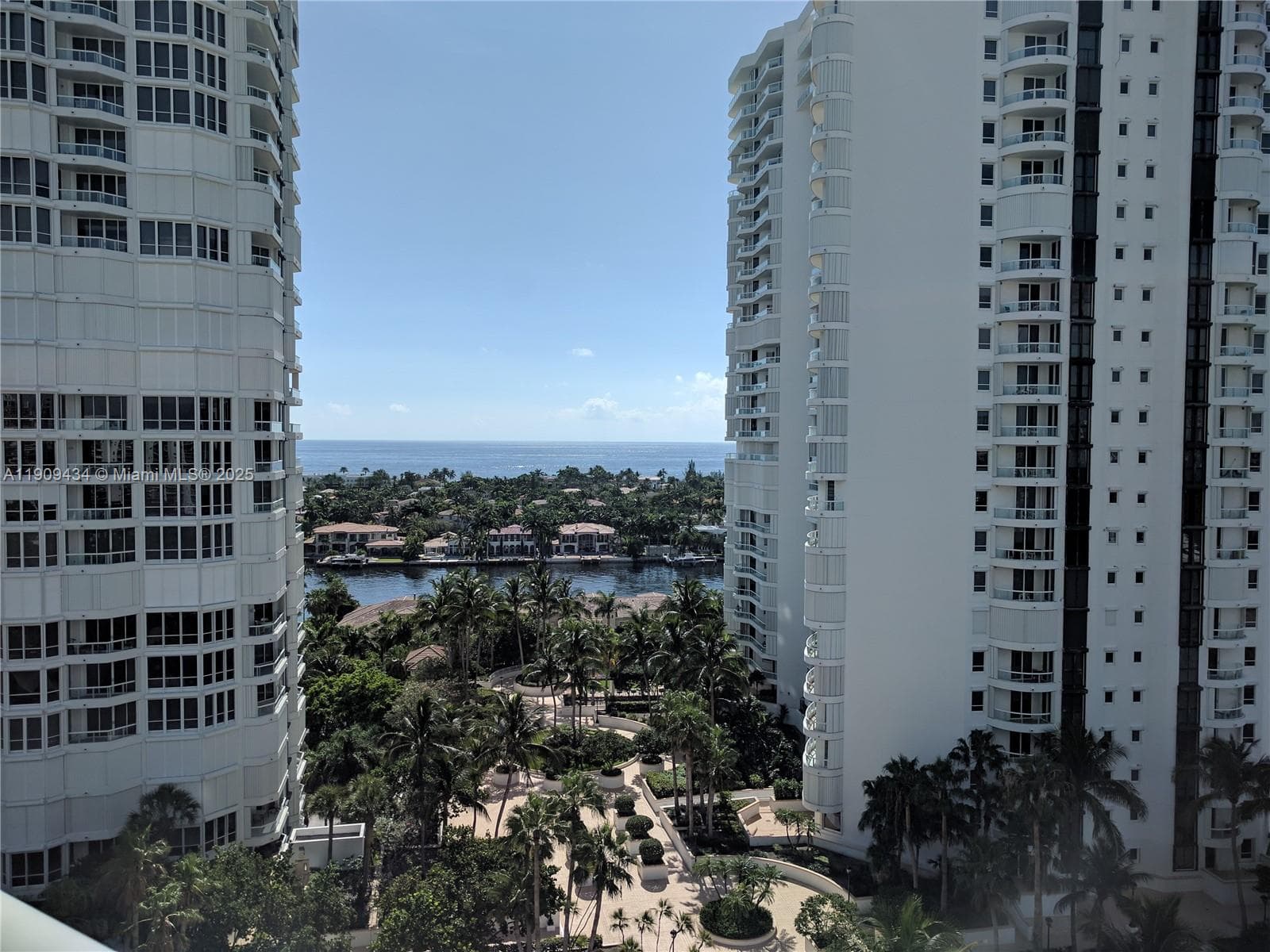 SOUTH TOWER AT THE POINT · #1602 in Aventura - Photo 3