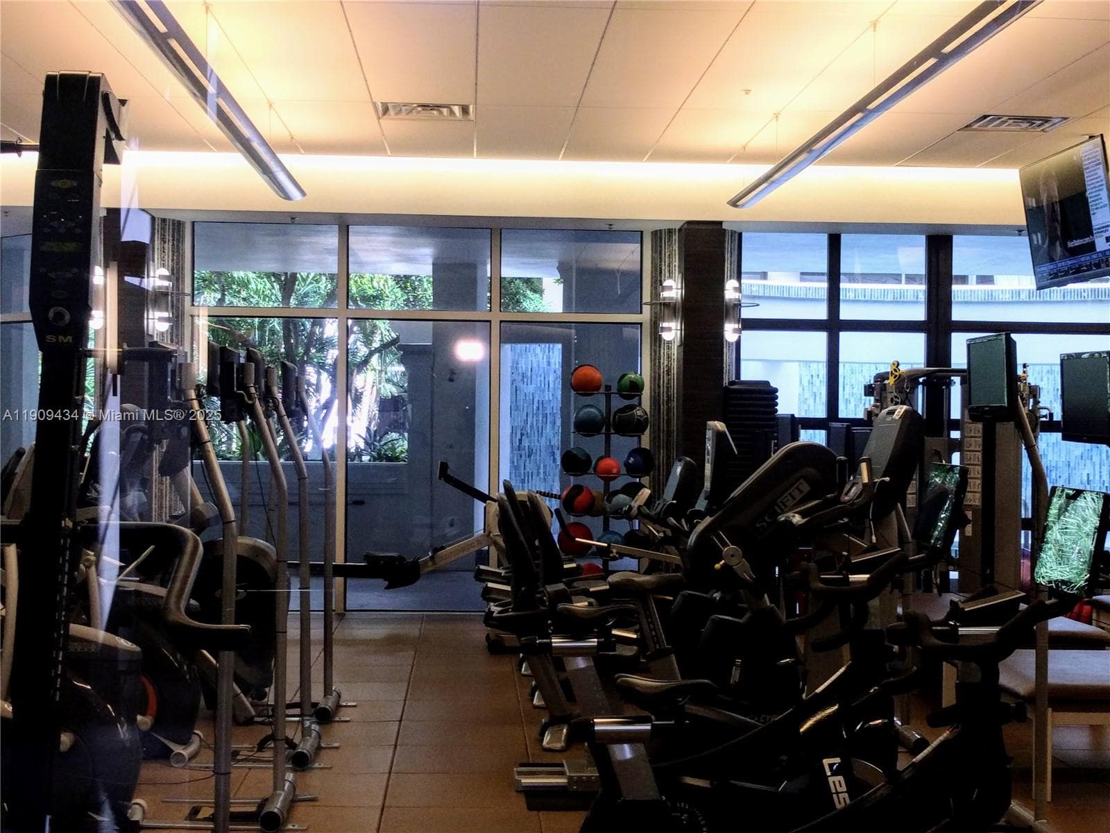 SOUTH TOWER AT THE POINT · #1602 in Aventura - Photo 28