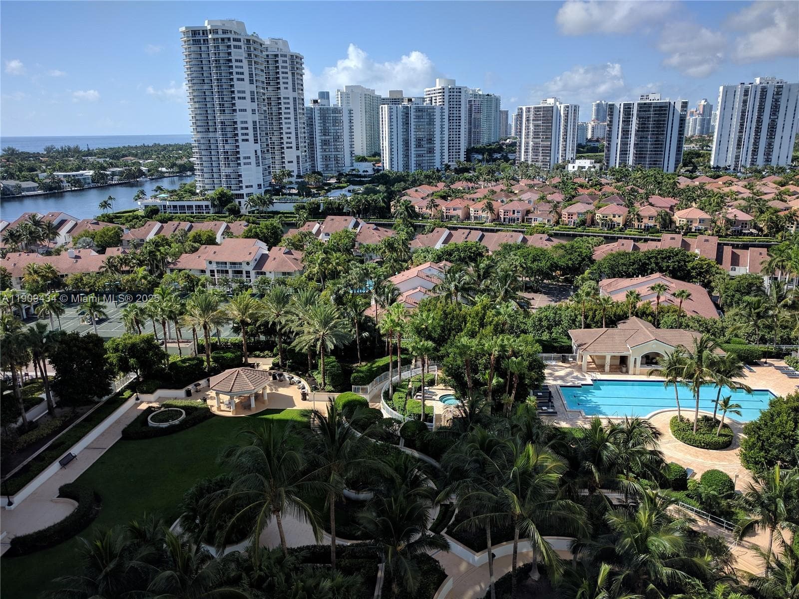 SOUTH TOWER AT THE POINT · #1602 in Aventura - Photo 4