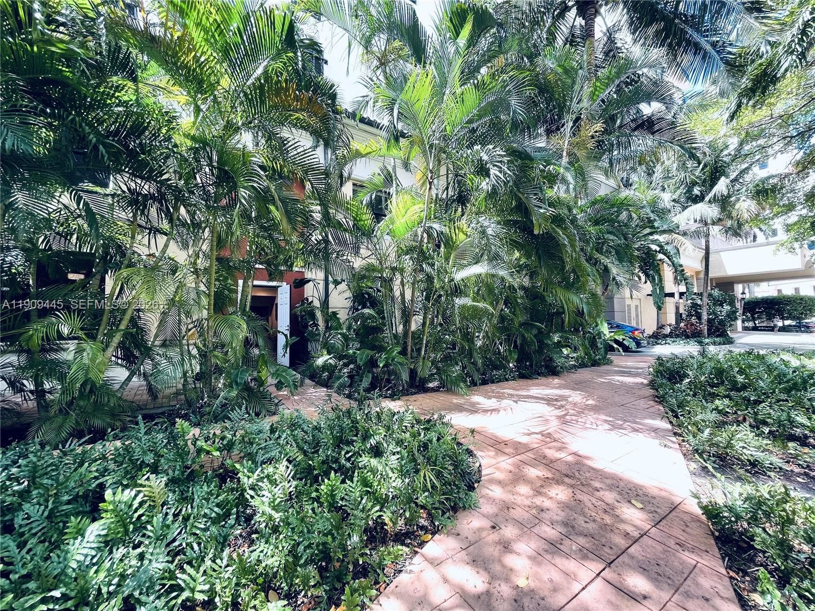 Puerta de Palmas · #119 in Coral Gables - Photo 22