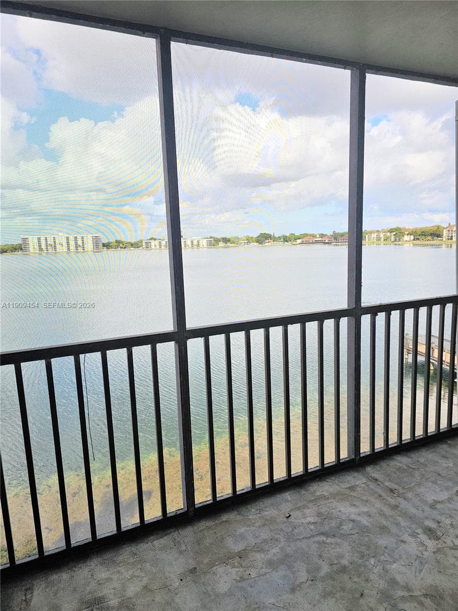 Lake Emerald · #409 in Oakland Park - Photo 6