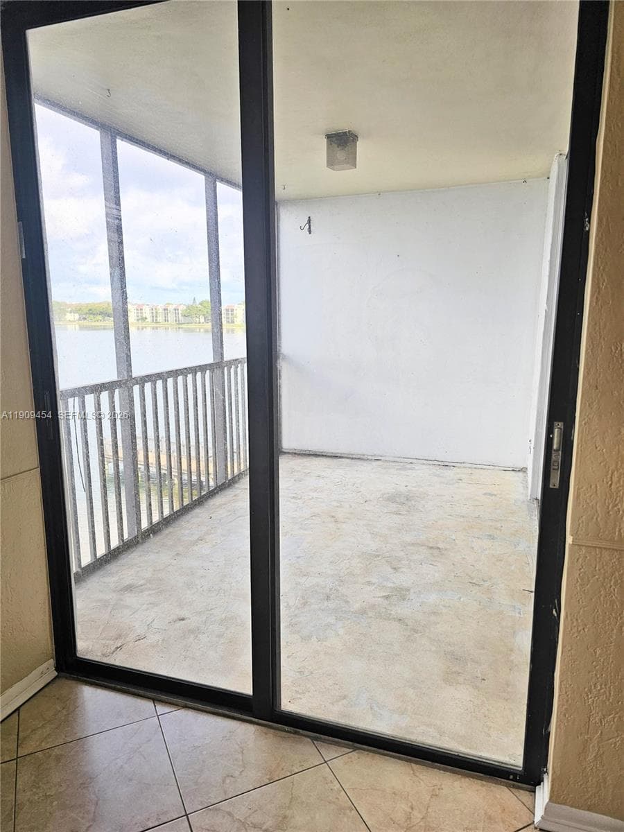 Lake Emerald · #409 in Oakland Park - Photo 16