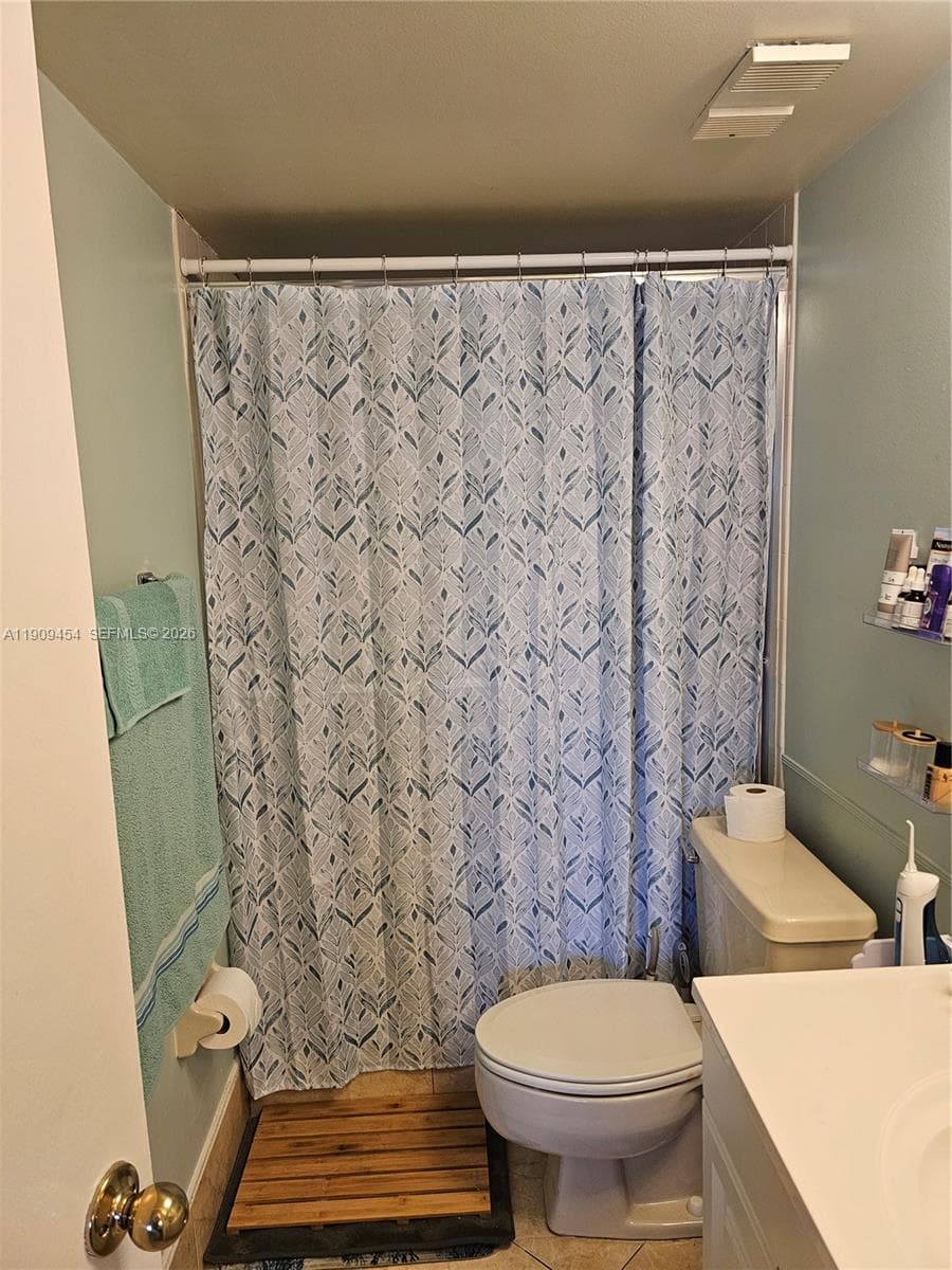 Lake Emerald · #409 in Oakland Park - Photo 12