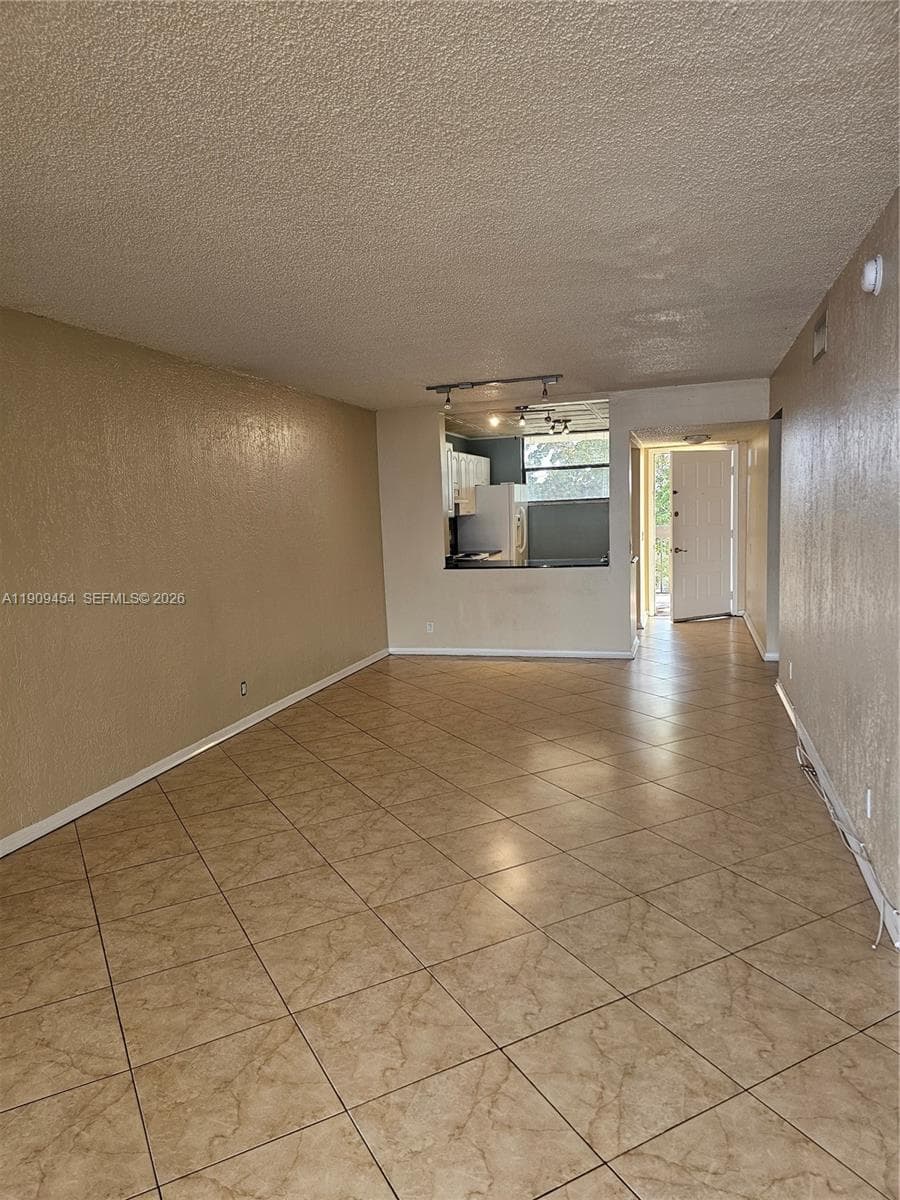 Lake Emerald · #409 in Oakland Park - Photo 7