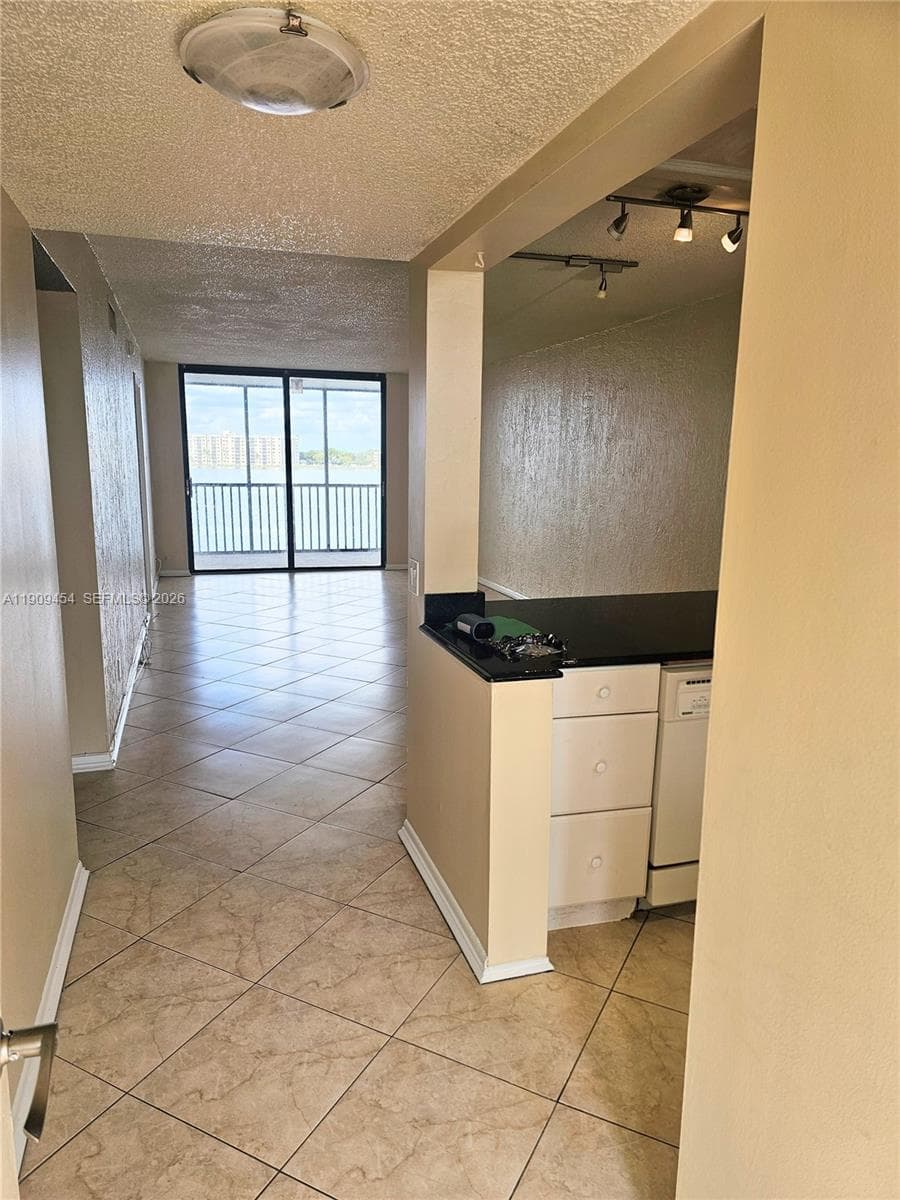 Lake Emerald · #409 in Oakland Park - Photo 1