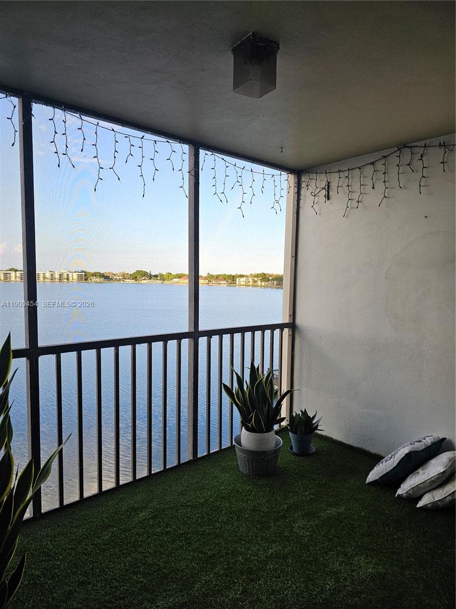 Lake Emerald · #409 in Oakland Park - Photo 5