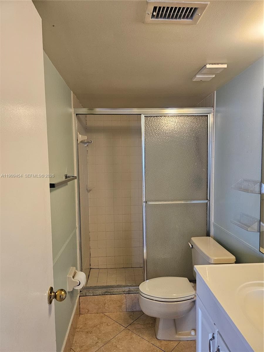 Lake Emerald · #409 in Oakland Park - Photo 15
