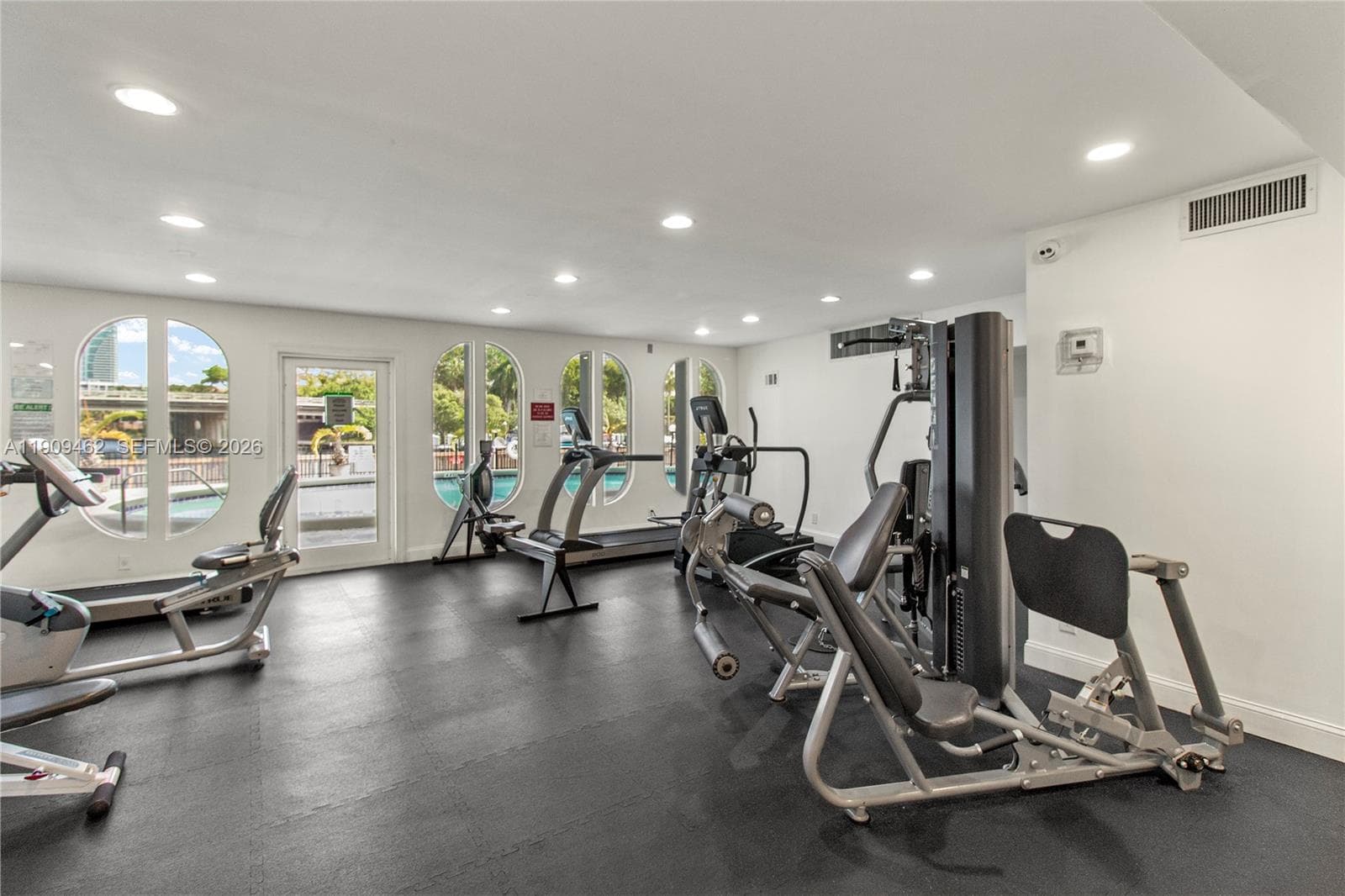 FAIRWAYS RIVIERA · #517 in Hallandale Beach - Photo 40