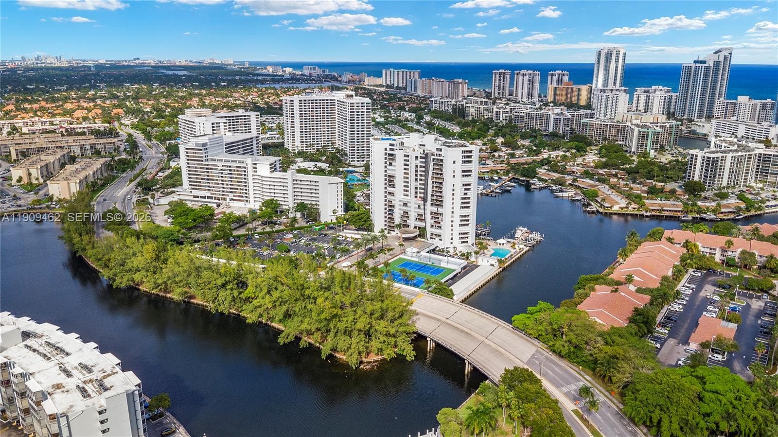 FAIRWAYS RIVIERA · #517 in Hallandale Beach - Photo 25