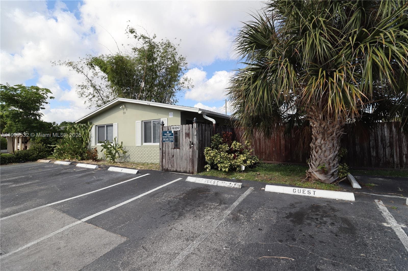 LLOYD ESTATES · #1 in Oakland Park - Photo 23