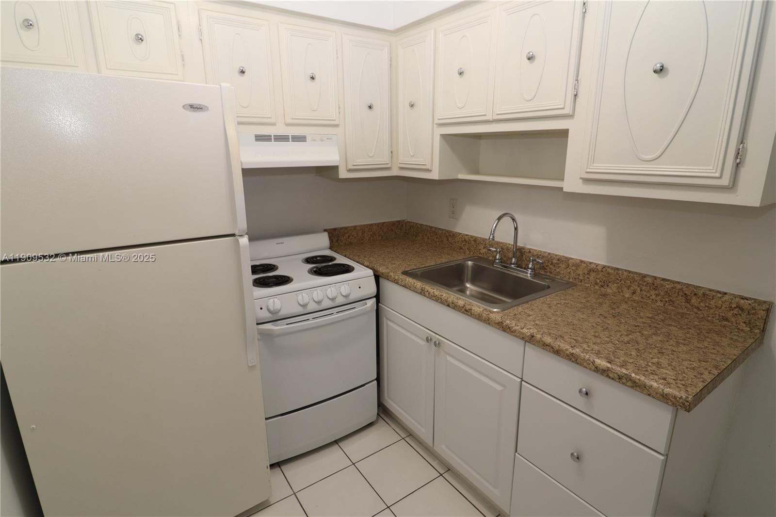 LLOYD ESTATES · #1 in Oakland Park - Photo 2