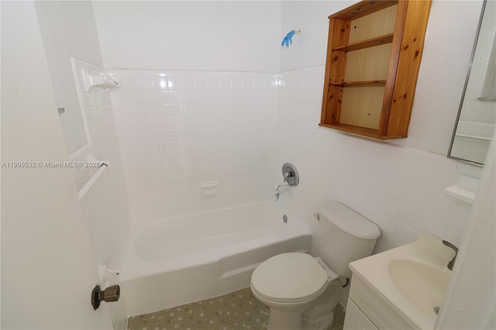 LLOYD ESTATES · #1 in Oakland Park - Photo 13
