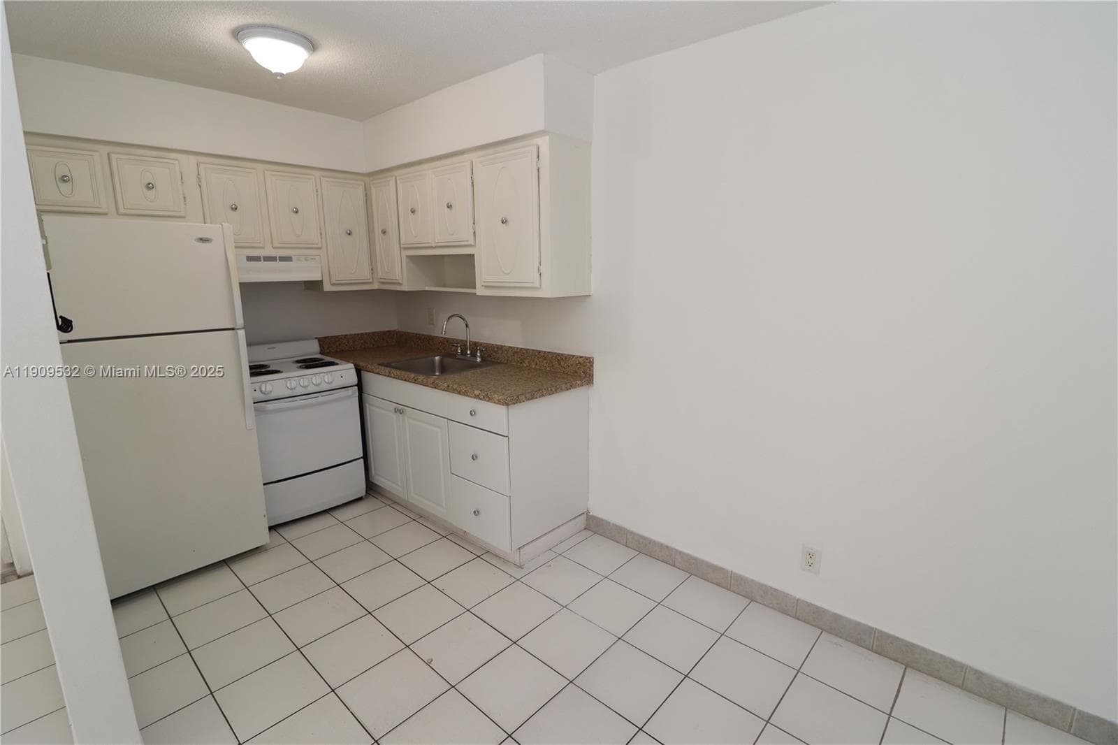 LLOYD ESTATES · #1 in Oakland Park - Photo 16
